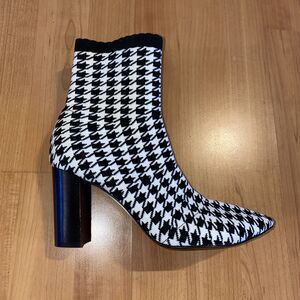 Charles David Boots Banker Black White Houndstooth Sock‎ Ankle Mid Calf- 6.5 NEW